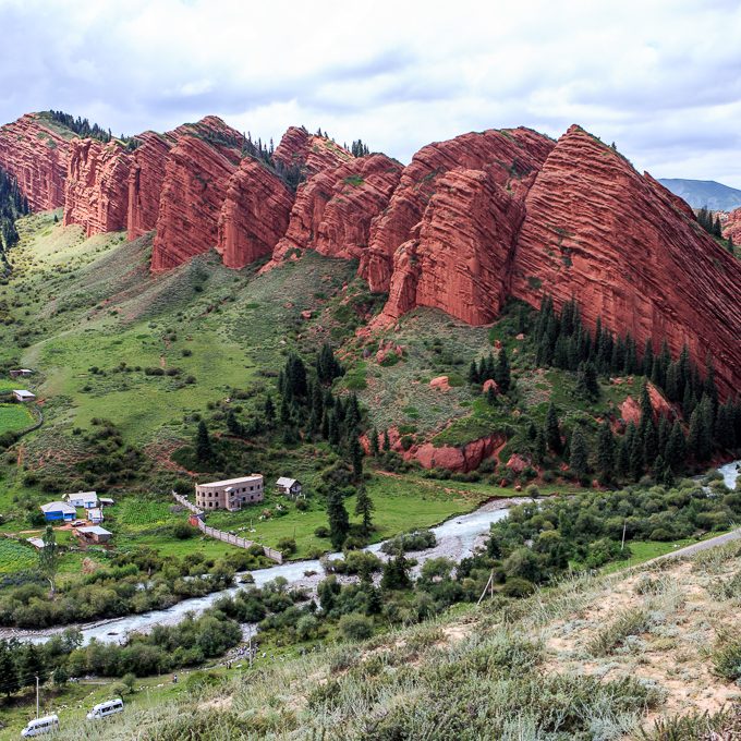 Hiking tour to Hayat-Uhum-Asraf